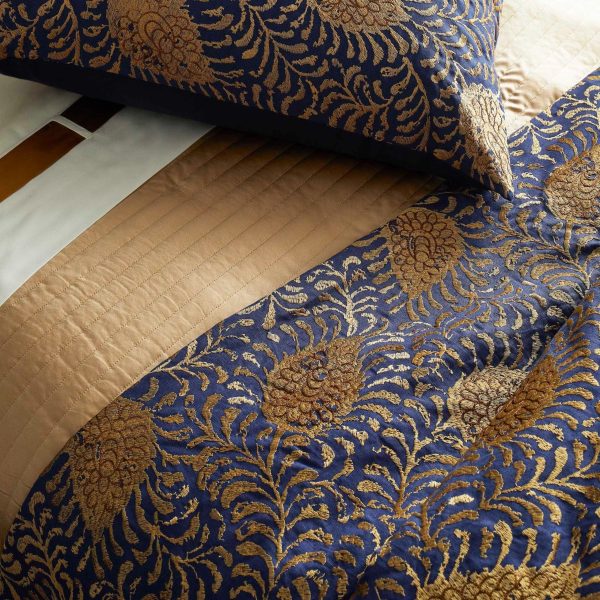 Kinrande Throw Online Sale - Image 4
