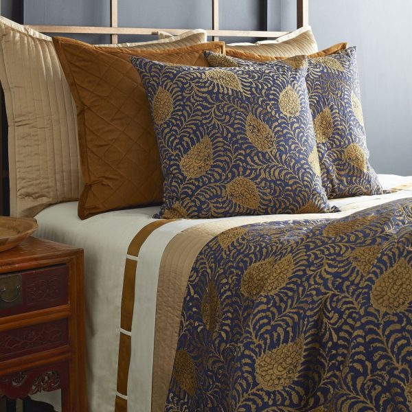 Kinrande Throw Online Sale - Image 2