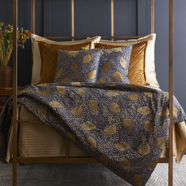 Kinrande Throw Online Sale - Image 3